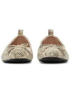 Ballerina's beige
