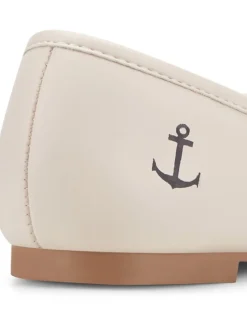Ballerina's beige
