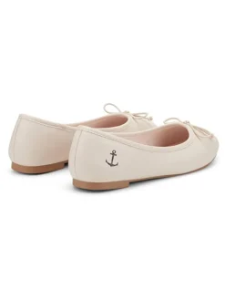 Ballerina's beige