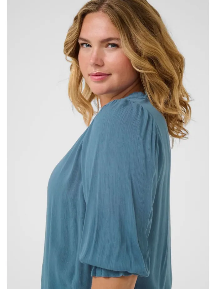 Blouse "Kiv" lichtblauw