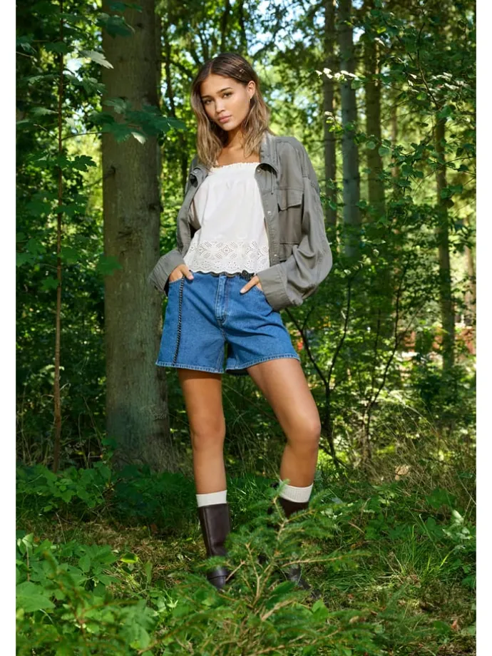 Tusssenjas kaki