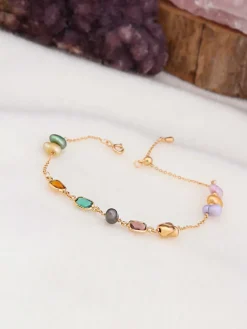 Vergulde armband met edelstenen en parels