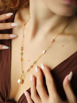 Vergulde ketting met edelstenen en parels - (L)50 cm
