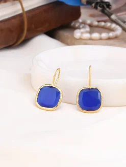 Vergulde oorringen met edelstenen