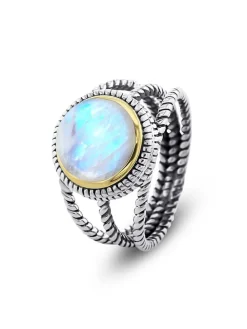Vergulde ring met edelsteen
