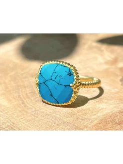 Vergulde ring met edelsteen