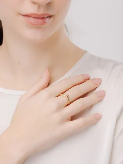 Vergulde ring met edelstenen