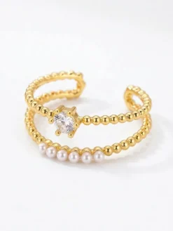 Vergulde ring met edelstenen en parels