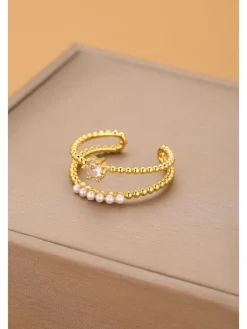 Vergulde ring met edelstenen en parels