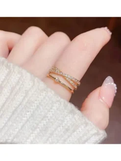 Vergulde ring met edelstenen