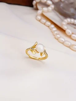 Vergulde ring met parel en edelstenen