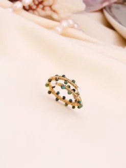 Vergulde ring met parels en edelstenen