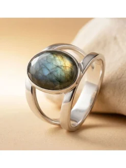 Verzilverde ring met edelstenen