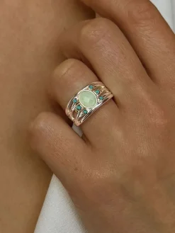 Verzilverde ring met edelstenen