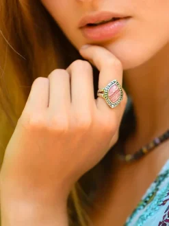 Zilveren ring "Clamato" met edelsteen
