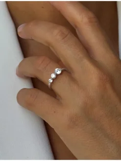Zilveren ring met edelstenen