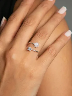 Zilveren ring met edelstenen